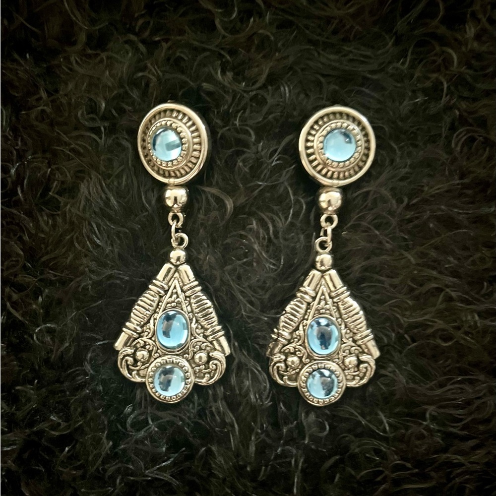 “Reflexions” Vintage (80’s) Ornate 🩶 Silver & Blue 🩵Faux Gem Clip-On Earrings